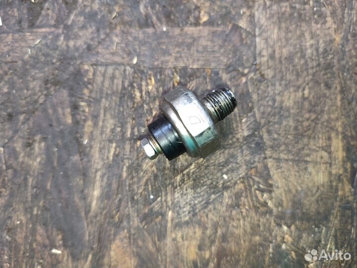 Cbr1000rr 04-07 датчик уровня давления масла