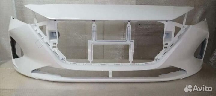 Бампер белый передний на huundai solaris 2022