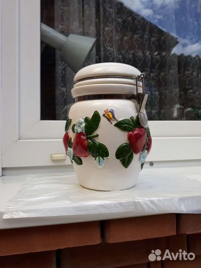 Банка керамическая для хранения сыпучих продуктов