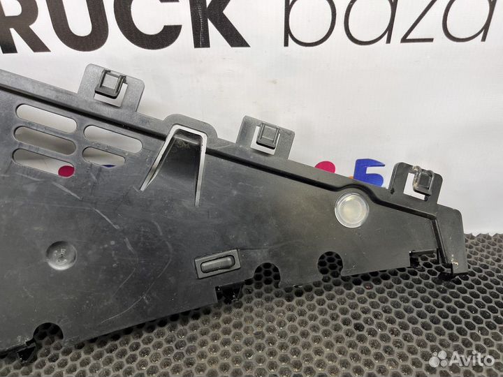 1867665 Накладка на торпедо нижняя Scania 5-series