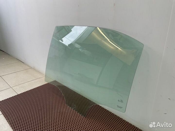 Стекло двери заднее левое Skoda Rapid