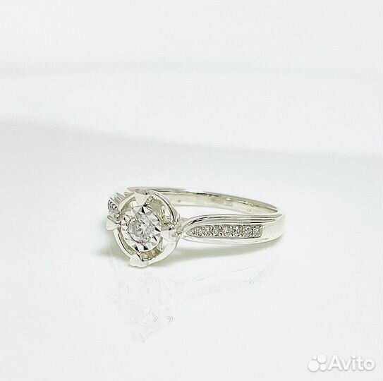 Кольцо из белого золота с бриллиантами
