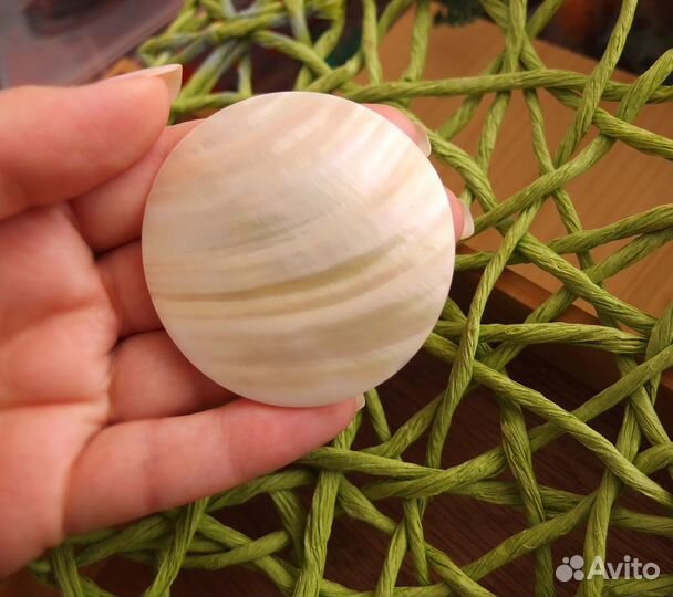 Новая брошь из натурального перламутра