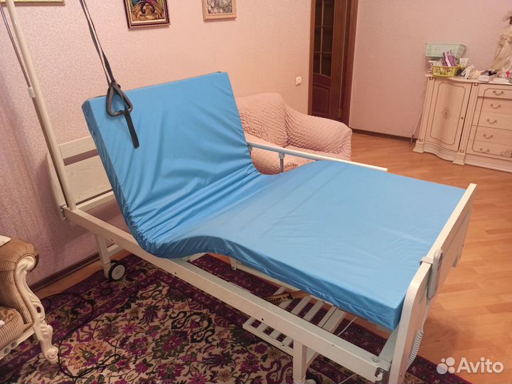 Кровать с пультом для лежачих больных с матрасом