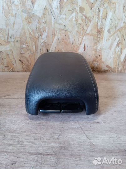 Подлокотник Citroen C-Crosser