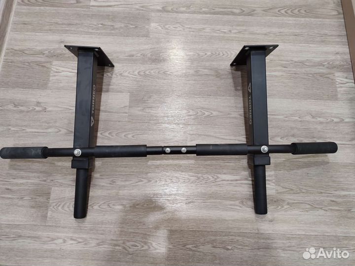 Турник настенный