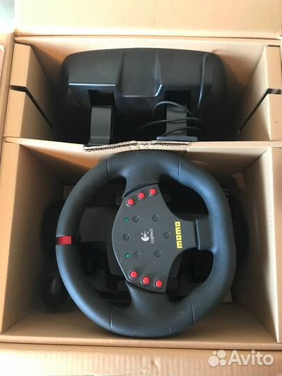 Игровой комплект Logitech momo Racing