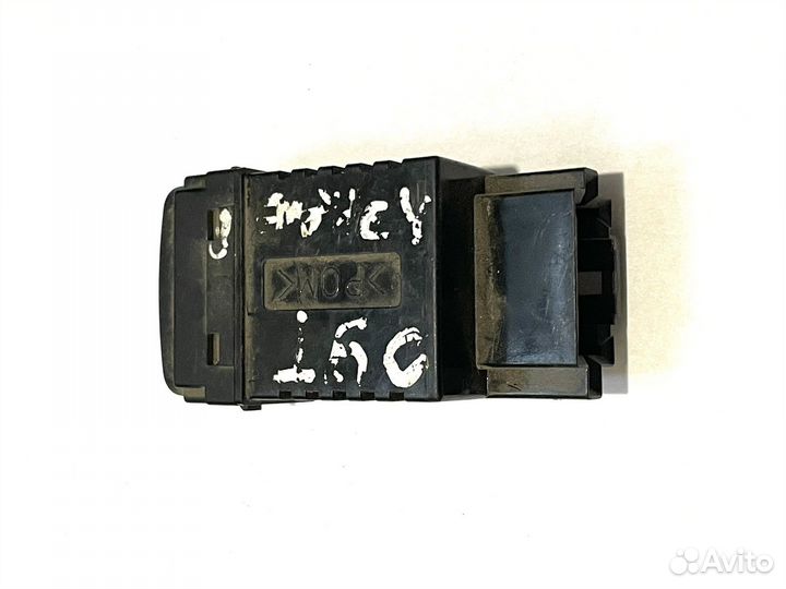 Кнопка подсветки панели приборов Mitsubishi