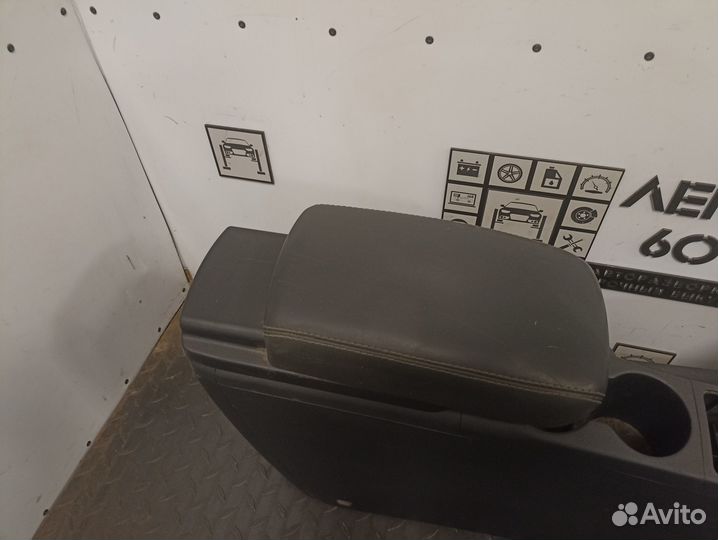 Подлокотник для Nissan Qashqai J10