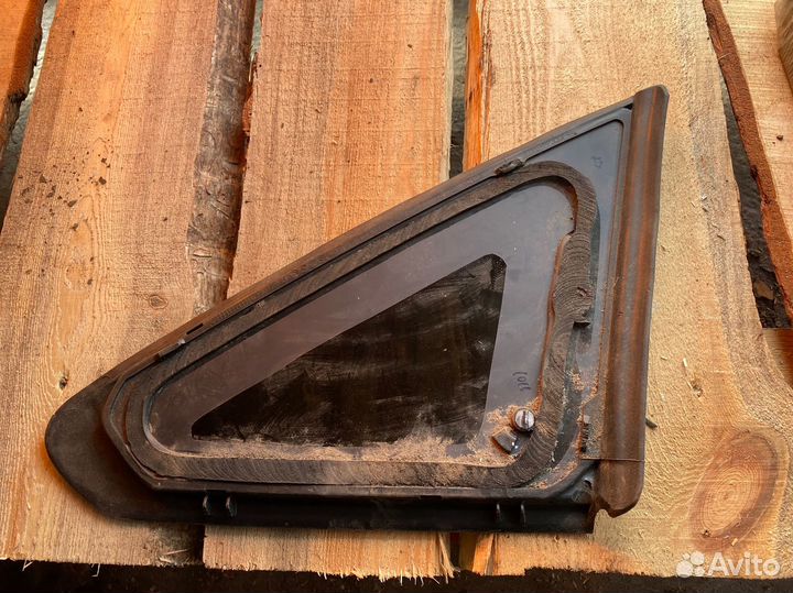 Стекло кузовное глухое Renault Arkana 1.6 H4M