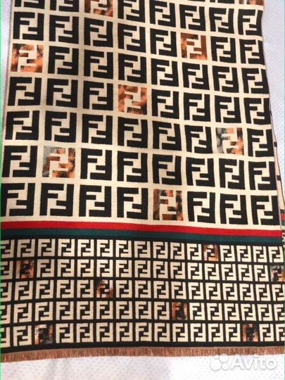 Шарфы платки палантины fendi
