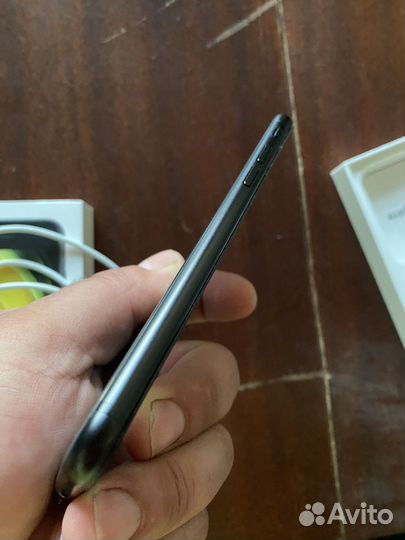 Телефон iPhone se 2020 64 Gb