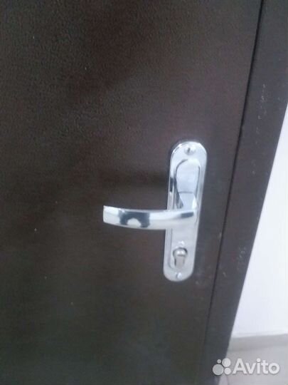 Дверь входная металлическая от застройщика