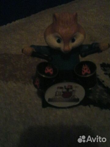 Бурундук с барабанами