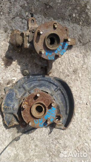 Кулак передний Toyota Avensis 1997-2003