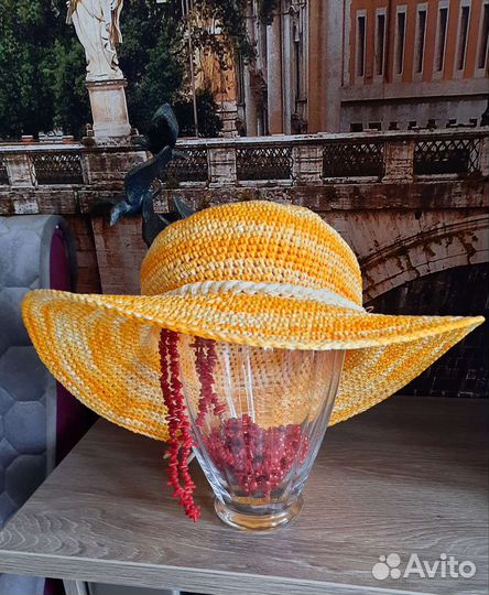 Шляпка из рафии