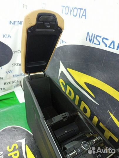 Консоль центральная Kia K5 DL3