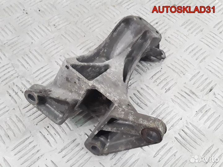 Кронштейн двигателя VW Passat B5 2,3 AGZ 3B0199308