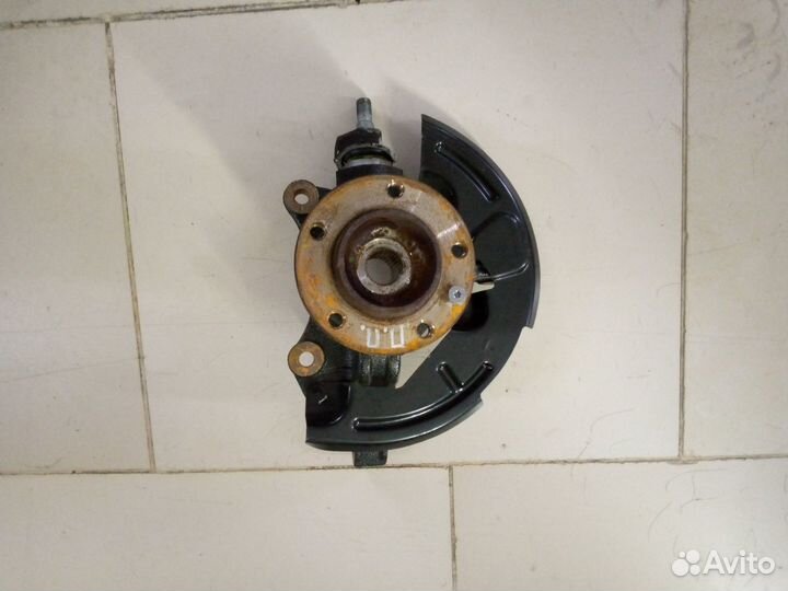 Кулак левый Renault Master III 2020 год