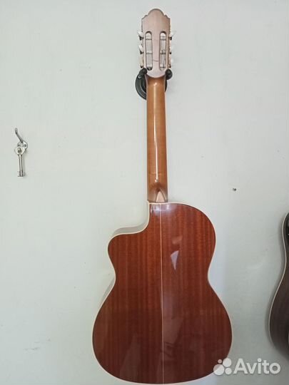 Продаю классическую гитару Madeira с чехлом