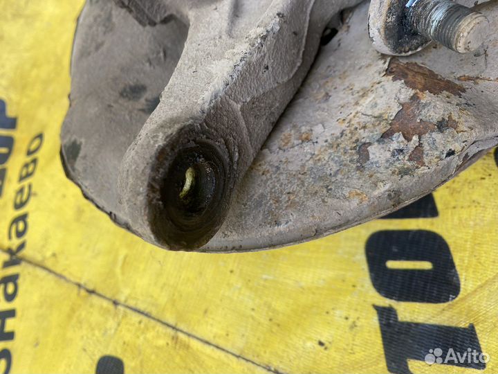 Передняя левая ступица Honda Civic 4D