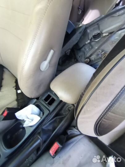 Подлокотник Nissan Primera Р12