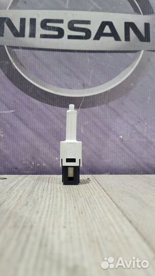 Датчик включения стоп сигнала Лягушка infiniti QX6