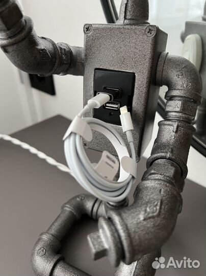 Робот - лофт держатель телефона с зарядкой usb