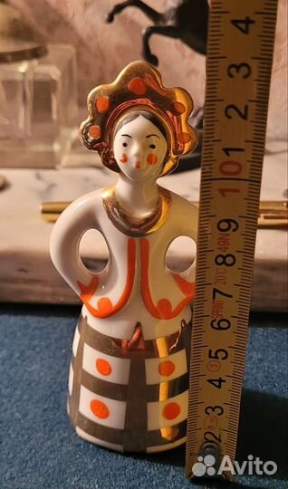 Фарфоровая статуэтка. СССР. Девушка в кокошнике