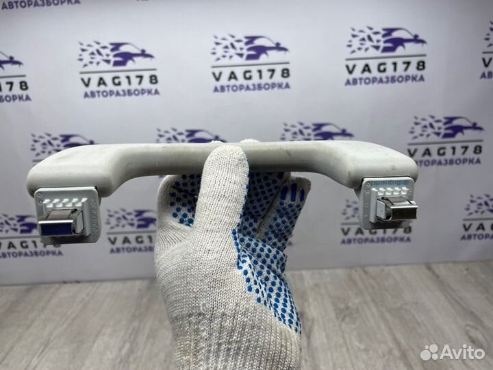 Ручка внутренняя потолочная передняя Skoda Superb