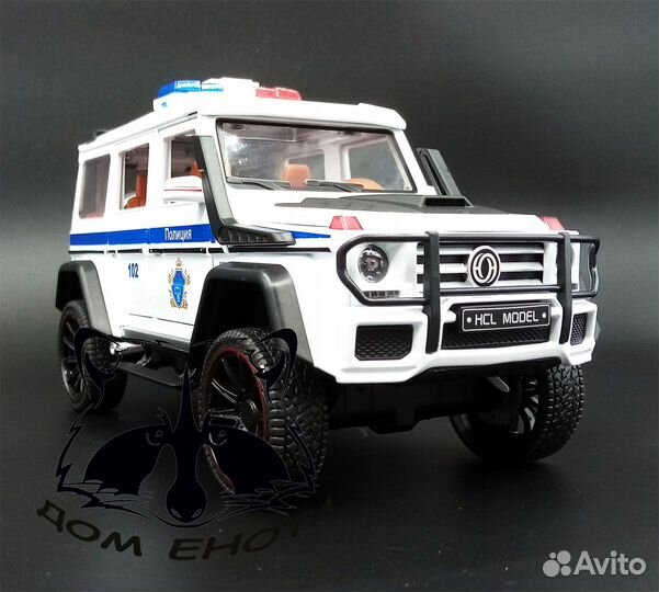 Полицейский автомобиль внедорожник