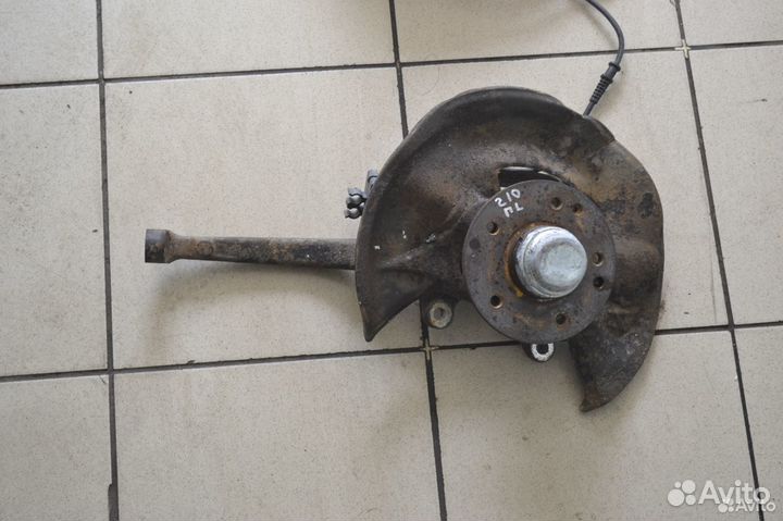 Поворотный кулак передний правый Mercedes-Benz W21