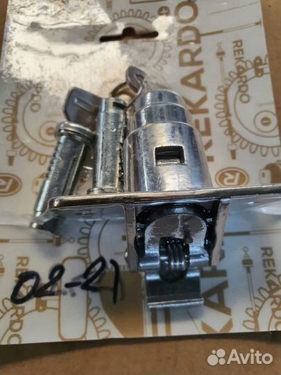 Личинки замков Ваз