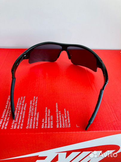 Чёрные спортивные солнцезащитные очки