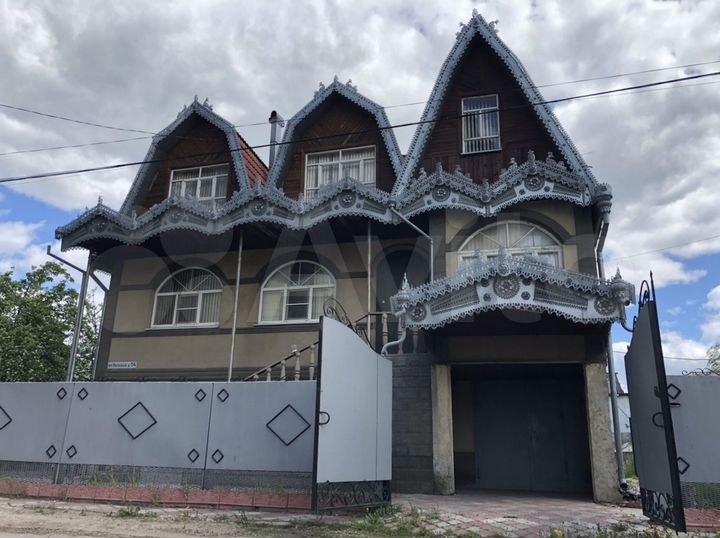 Дом 261,6 м² на участке 8 сот.