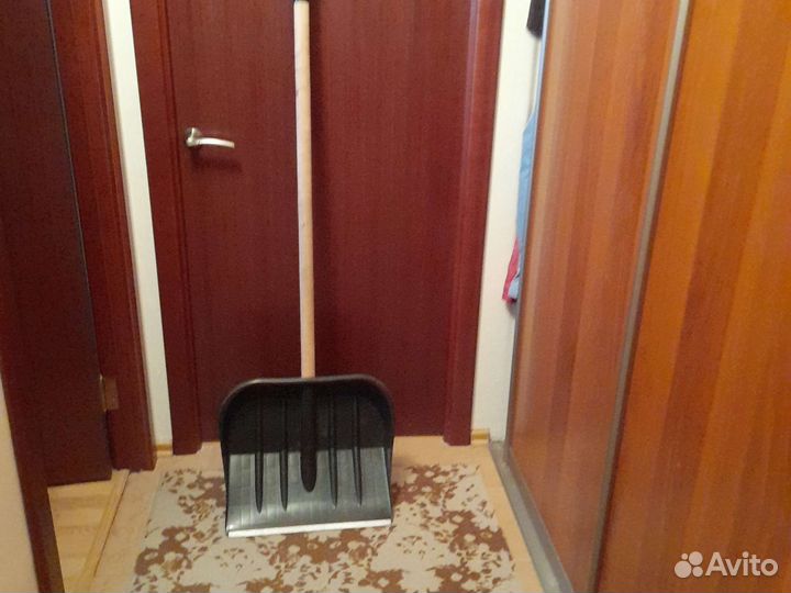 Лопата для уборки снега