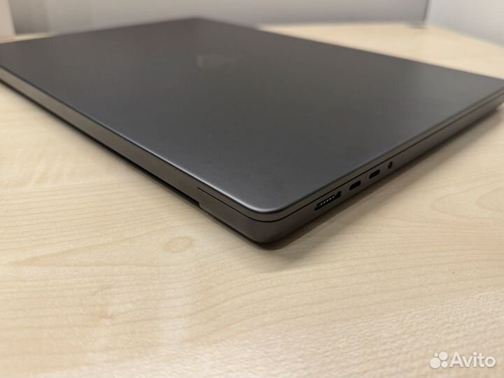 Шикарный Macbook Pro 16 M3 Pro 18Gb 512Gb