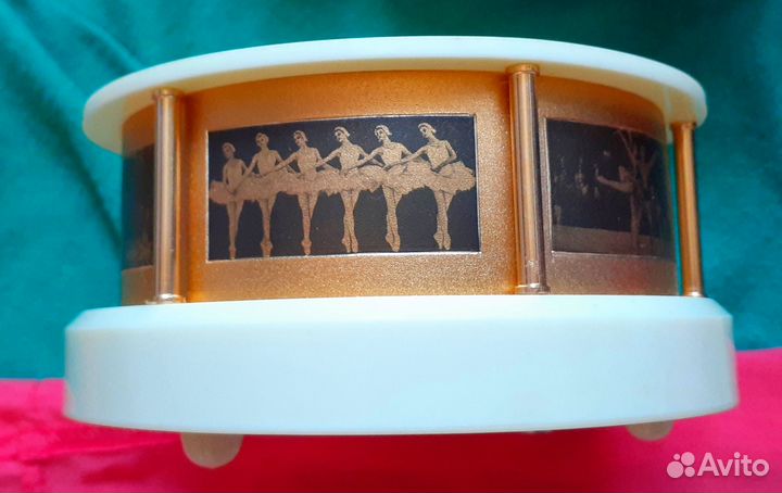 Пудреница заводная,коробка.в ремонт.оригинал СССР