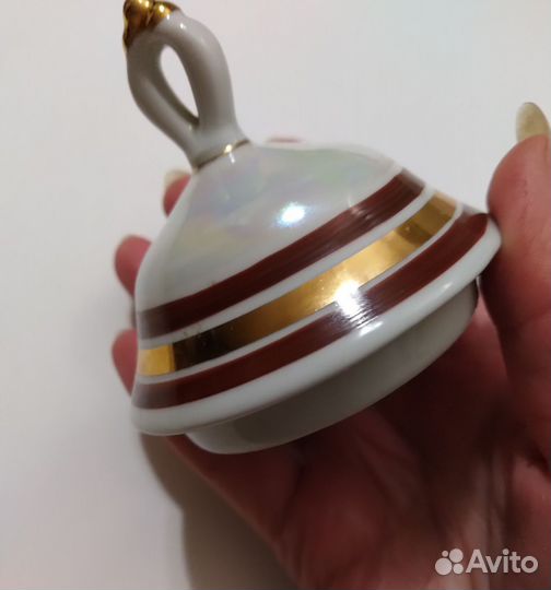 Крышка от фарфорового чайника