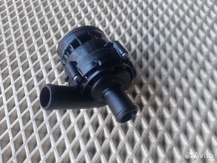 Mercedes Дополнительный водяной насос