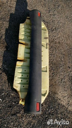 Центральная накладка заднего бампера mercedes spri