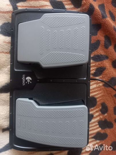 Игровой руль с педалями logitech