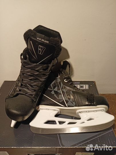 Коньки хоккейные 39 размер