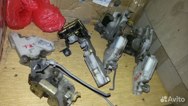 Ниссан микра к 11 замок