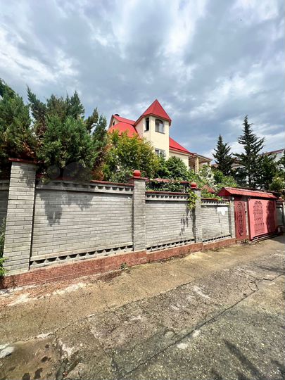 Дом 180 м² на участке 5 сот.