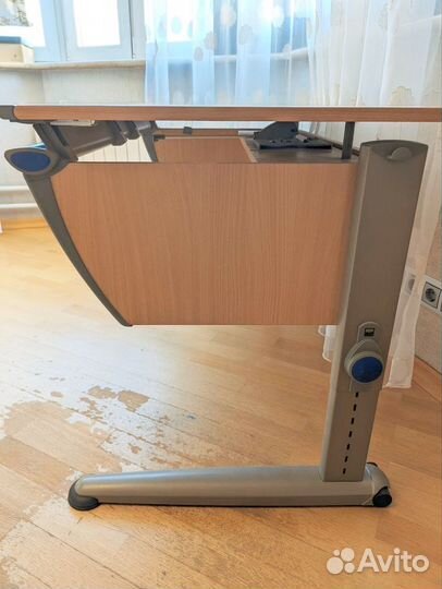 Письменный стол для школьника регулировка