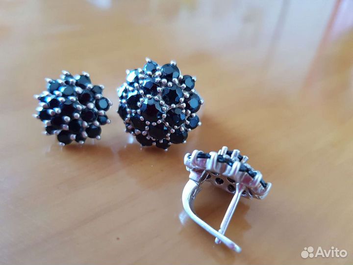 Серебряные серьги и кольцо