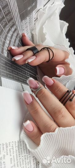 Наращивание ногтей, педикюр