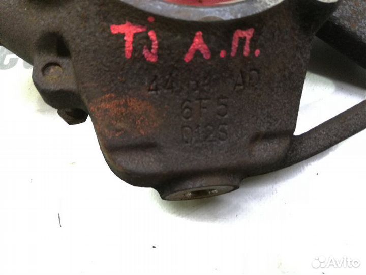 Кулак поворотный передний левый Jeep Wrangler TJ