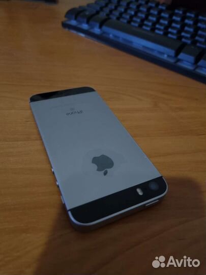 Телефон iPhone Se 2018